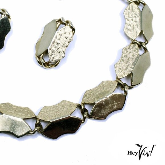Vintage Necklace and Clip On Earring Set Smooth Textured Linked Shapes - Hey Viv - Picture 2 of 5